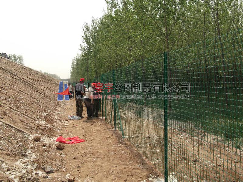 河南某地高速公路防護